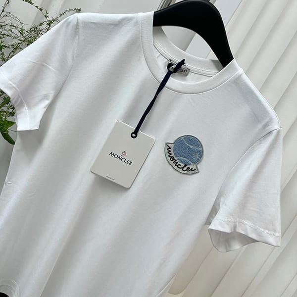 【使い勝手抜群】モンクレール レプリカ ロゴ パッチポケット Tシャツ 4色 moh85436